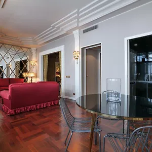 luxury-galleria-apt-milan-duomo.italymilanhotels.net/
